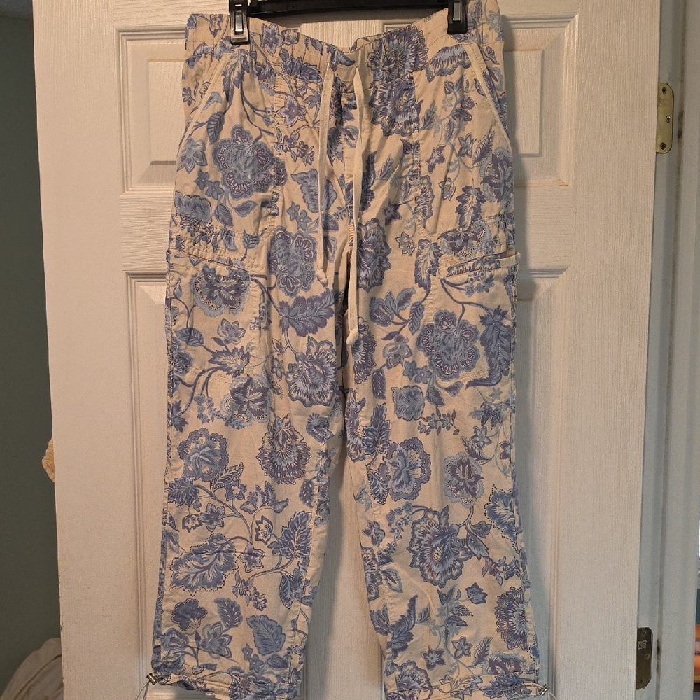 Democracy Blue Floral Capris